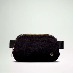 lululemon athletica Black Sherpa Belt Bag